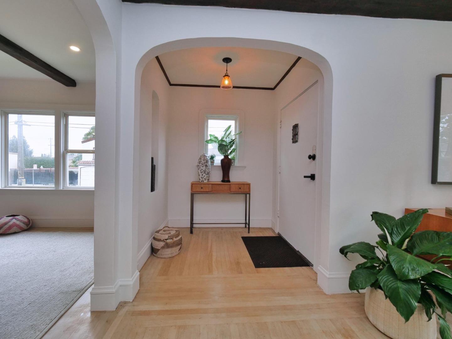 Detail Gallery Image 6 of 33 For 3000 56th Ave, Oakland,  CA 94605 - 4 Beds | 2 Baths