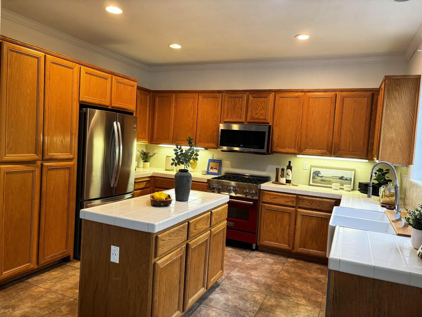 Detail Gallery Image 11 of 33 For 16 Vista Pointe Dr, Watsonville,  CA 95076 - 4 Beds | 2/1 Baths