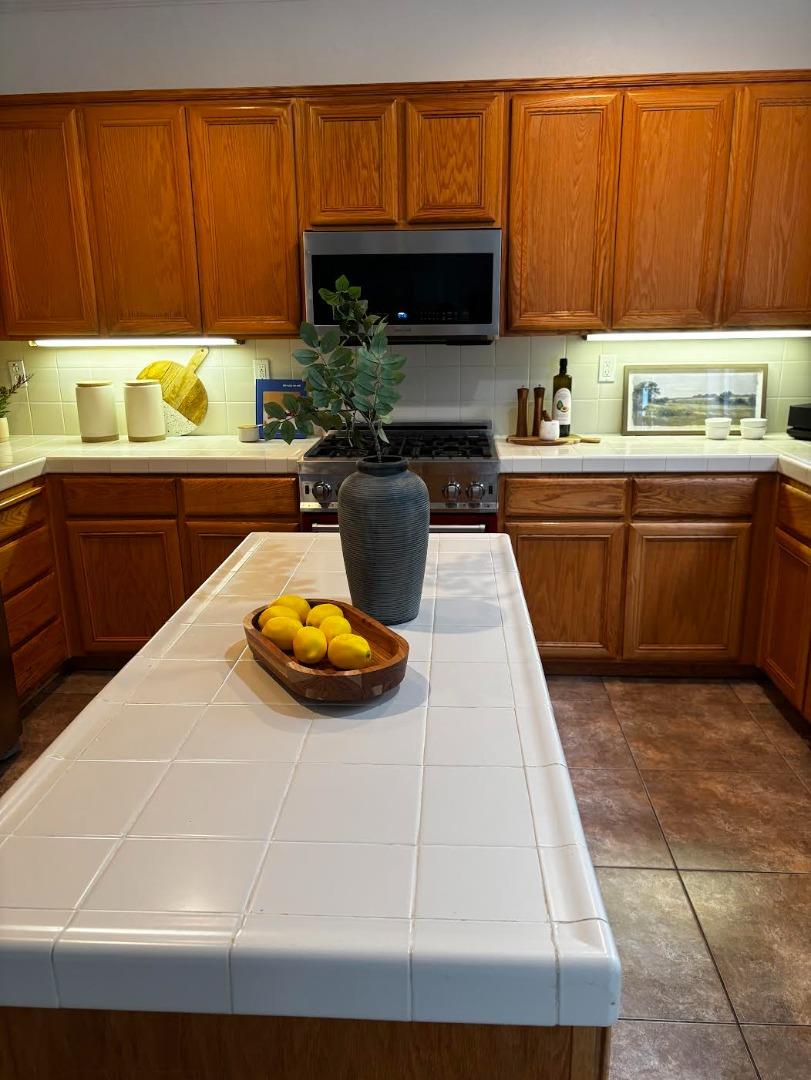 Detail Gallery Image 12 of 33 For 16 Vista Pointe Dr, Watsonville,  CA 95076 - 4 Beds | 2/1 Baths