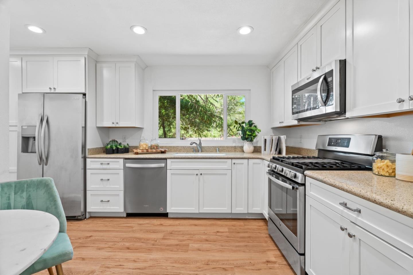 Detail Gallery Image 16 of 32 For 20141 Mendelsohn Ln, Saratoga,  CA 95070 - – Beds | – Baths