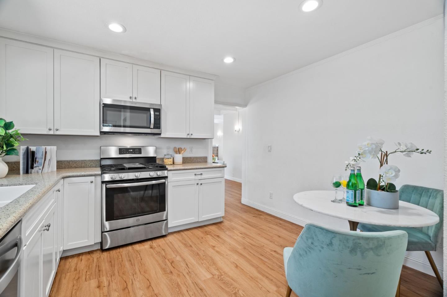 Detail Gallery Image 17 of 32 For 20141 Mendelsohn Ln, Saratoga,  CA 95070 - – Beds | – Baths