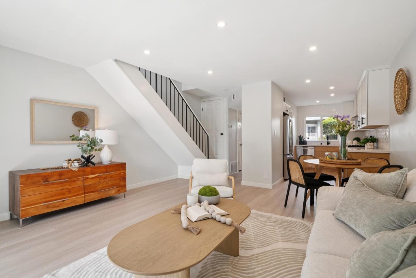 Detail Gallery Image 3 of 17 For 3352 Landess Ave #D,  San Jose,  CA 95132 - 3 Beds | 1/1 Baths