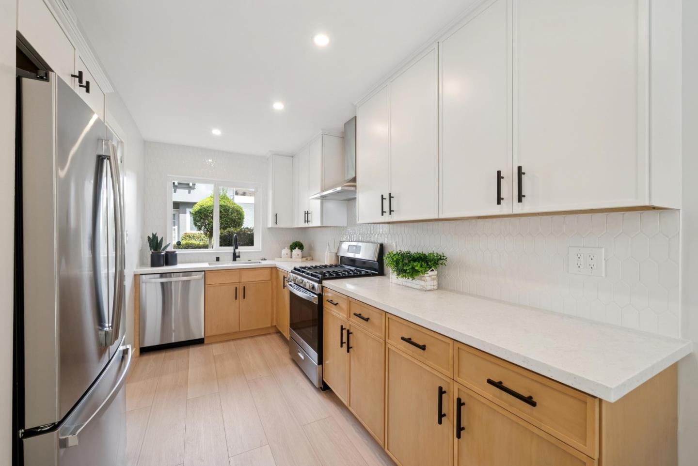 Detail Gallery Image 5 of 17 For 3352 Landess Ave #D,  San Jose,  CA 95132 - 3 Beds | 1/1 Baths