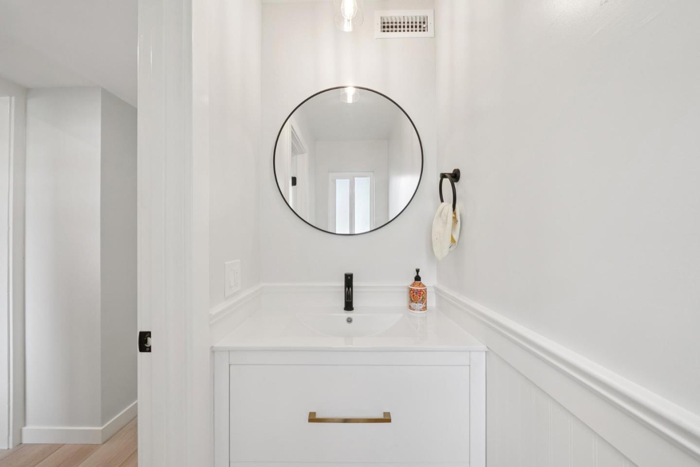 Detail Gallery Image 7 of 17 For 3352 Landess Ave #D,  San Jose,  CA 95132 - 3 Beds | 1/1 Baths
