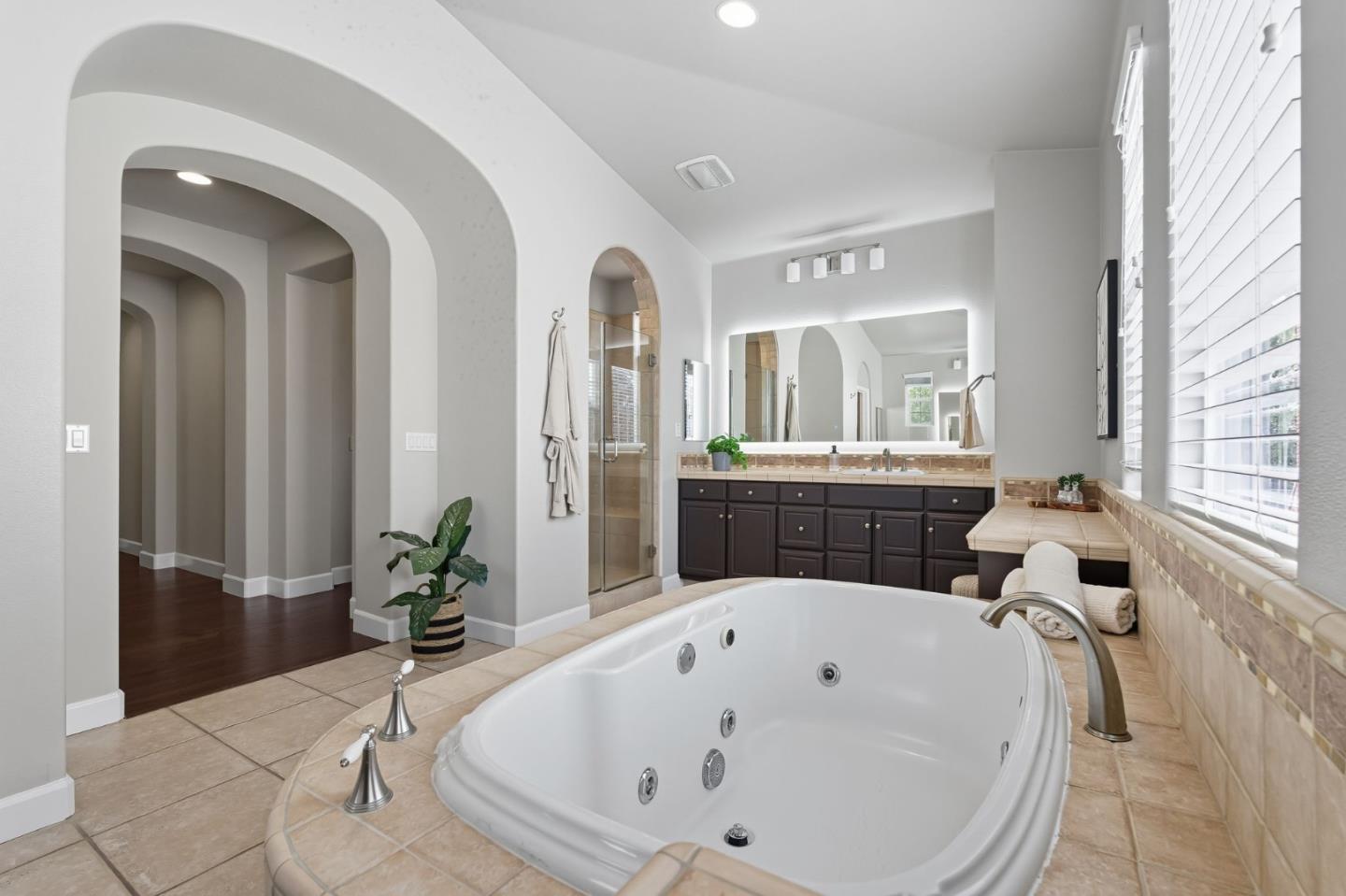 Detail Gallery Image 31 of 55 For 2129 Creekview Dr, Danville,  CA 94506 - 5 Beds | 5 Baths