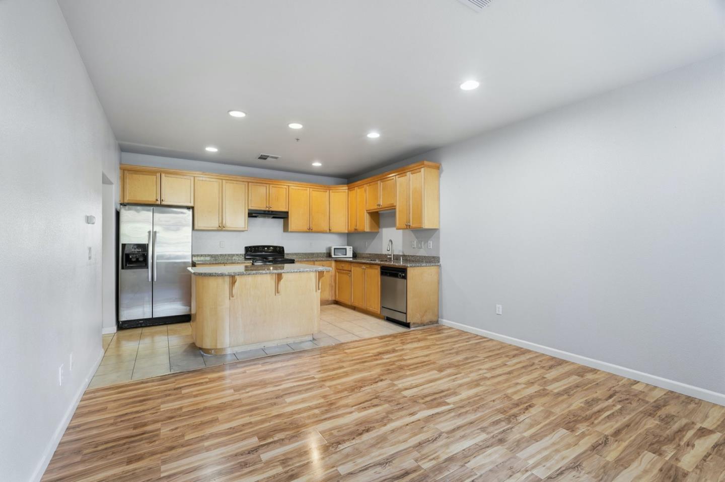 Detail Gallery Image 3 of 37 For 88 N Jackson Ave #127,  San Jose,  CA 95116 - 2 Beds | 2 Baths