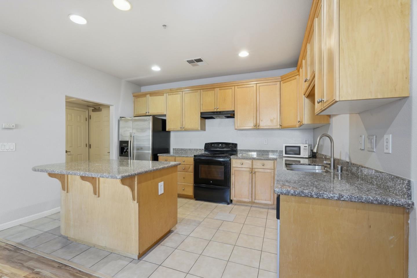 Detail Gallery Image 5 of 37 For 88 N Jackson Ave #127,  San Jose,  CA 95116 - 2 Beds | 2 Baths