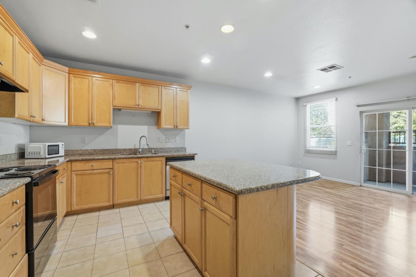 Detail Gallery Image 6 of 37 For 88 N Jackson Ave #127,  San Jose,  CA 95116 - 2 Beds | 2 Baths