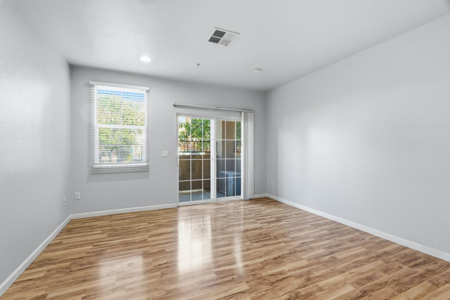 Detail Gallery Image 7 of 37 For 88 N Jackson Ave #127,  San Jose,  CA 95116 - 2 Beds | 2 Baths