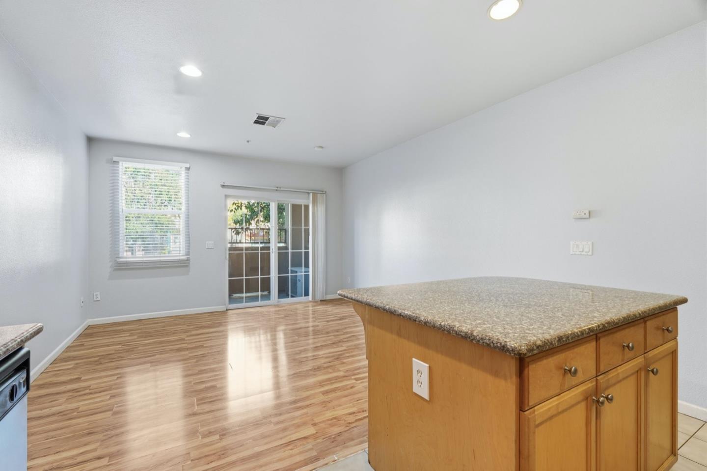 Detail Gallery Image 8 of 37 For 88 N Jackson Ave #127,  San Jose,  CA 95116 - 2 Beds | 2 Baths