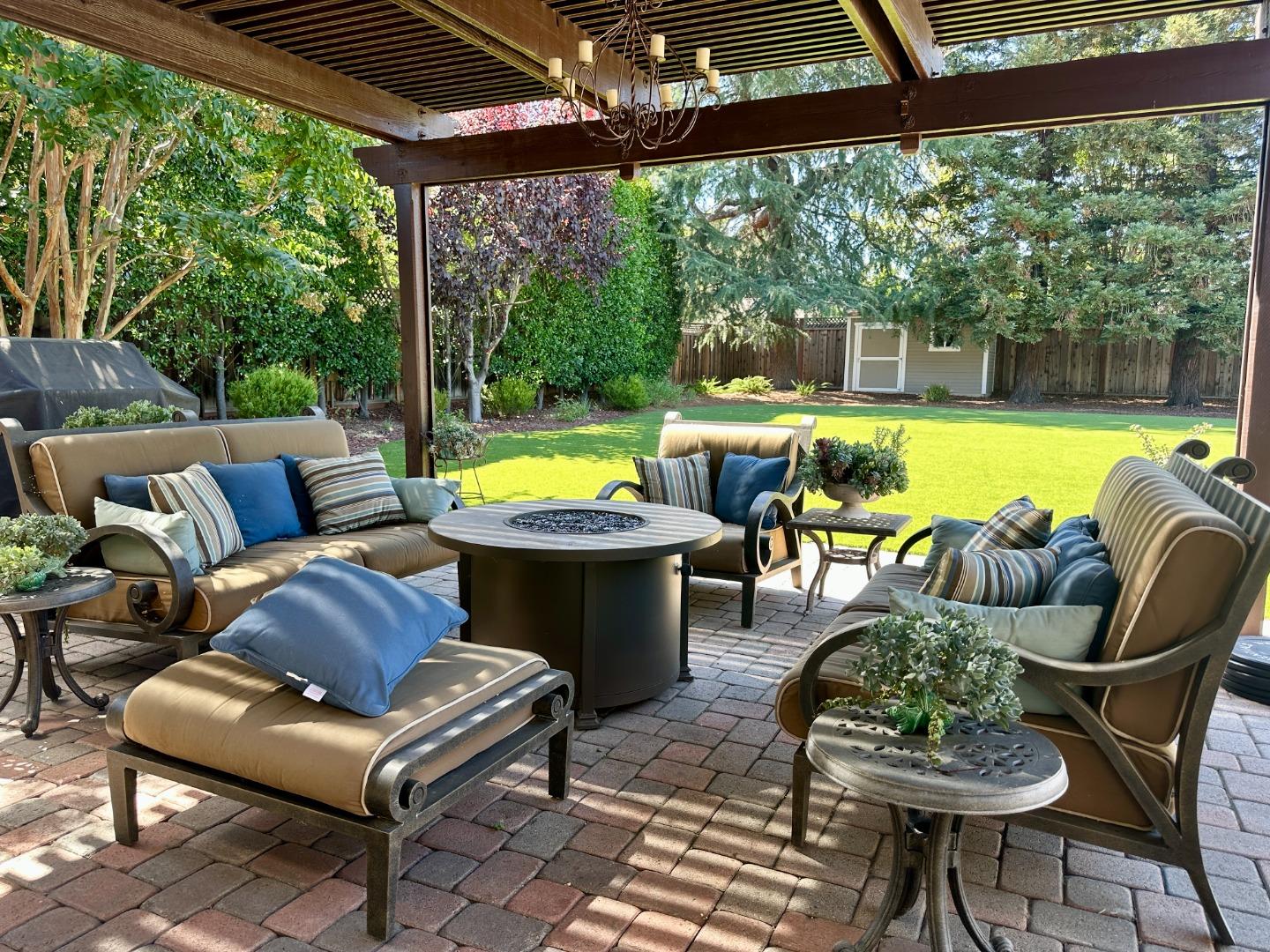 Detail Gallery Image 4 of 8 For 14421 Lenray Ln, San Jose,  CA 95124 - 5 Beds | 4 Baths