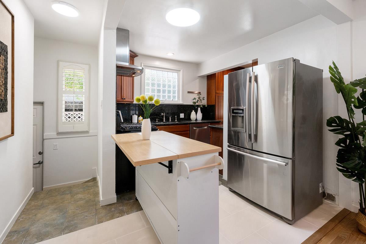 Detail Gallery Image 18 of 60 For 1111 Laguna Ave, Burlingame,  CA 94010 - 6 Beds | 4 Baths