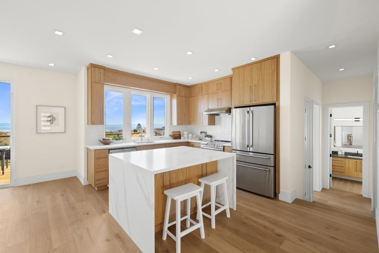 Detail Gallery Image 11 of 36 For 842 Clearfield Dr, Millbrae,  CA 94030 - 4 Beds | 3 Baths