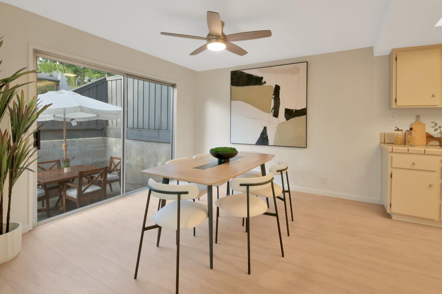 Detail Gallery Image 13 of 69 For 7392 Tulare Hill Dr, San Jose,  CA 95139 - 3 Beds | 2/1 Baths