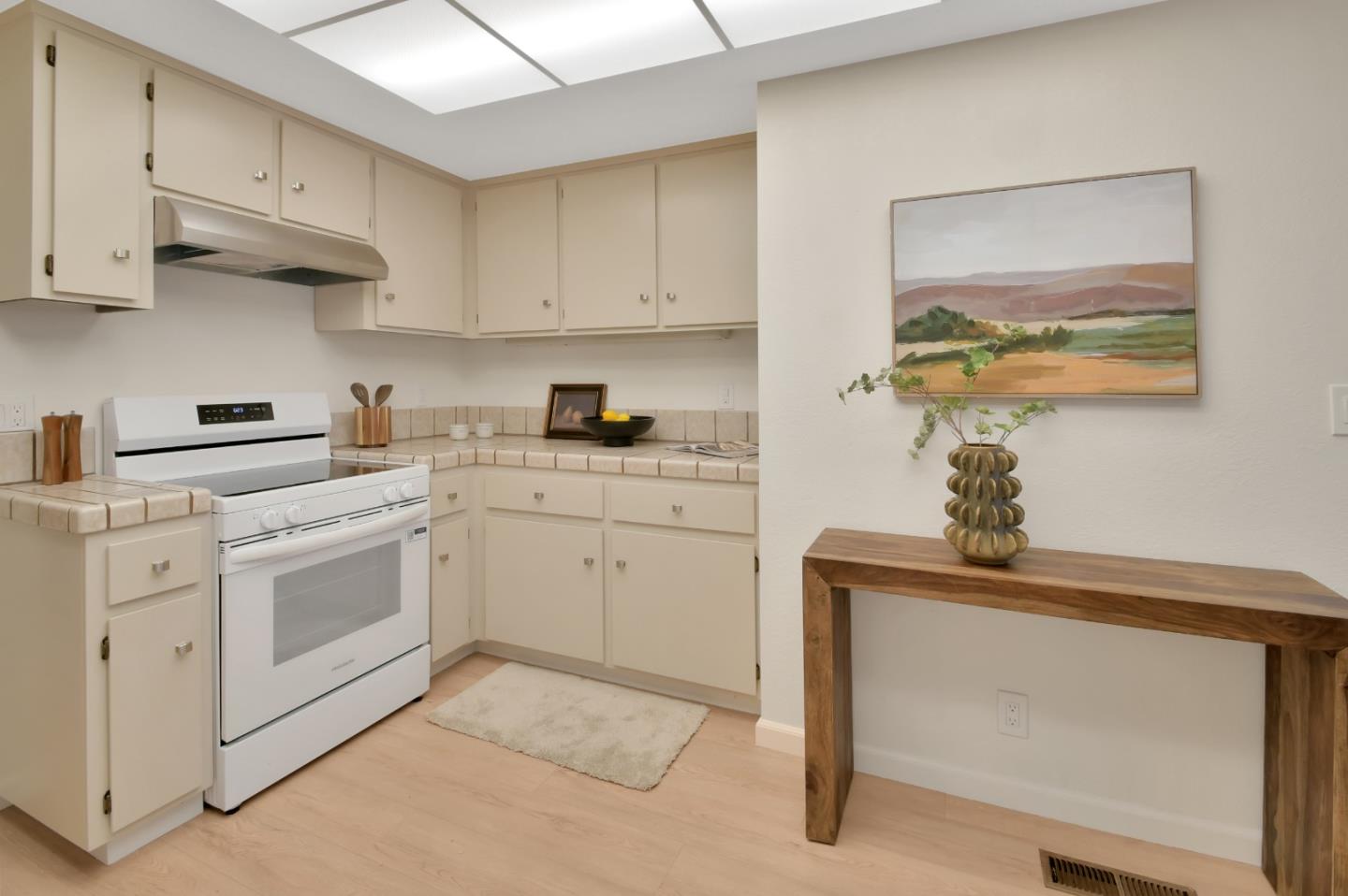 Detail Gallery Image 17 of 69 For 7392 Tulare Hill Dr, San Jose,  CA 95139 - 3 Beds | 2/1 Baths