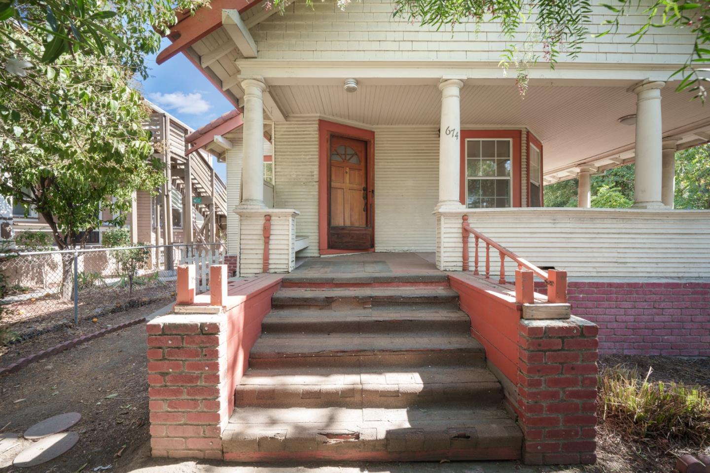 Detail Gallery Image 2 of 32 For 674 S 5th St, San Jose,  CA 95112 - 3 Beds | 3/1 Baths