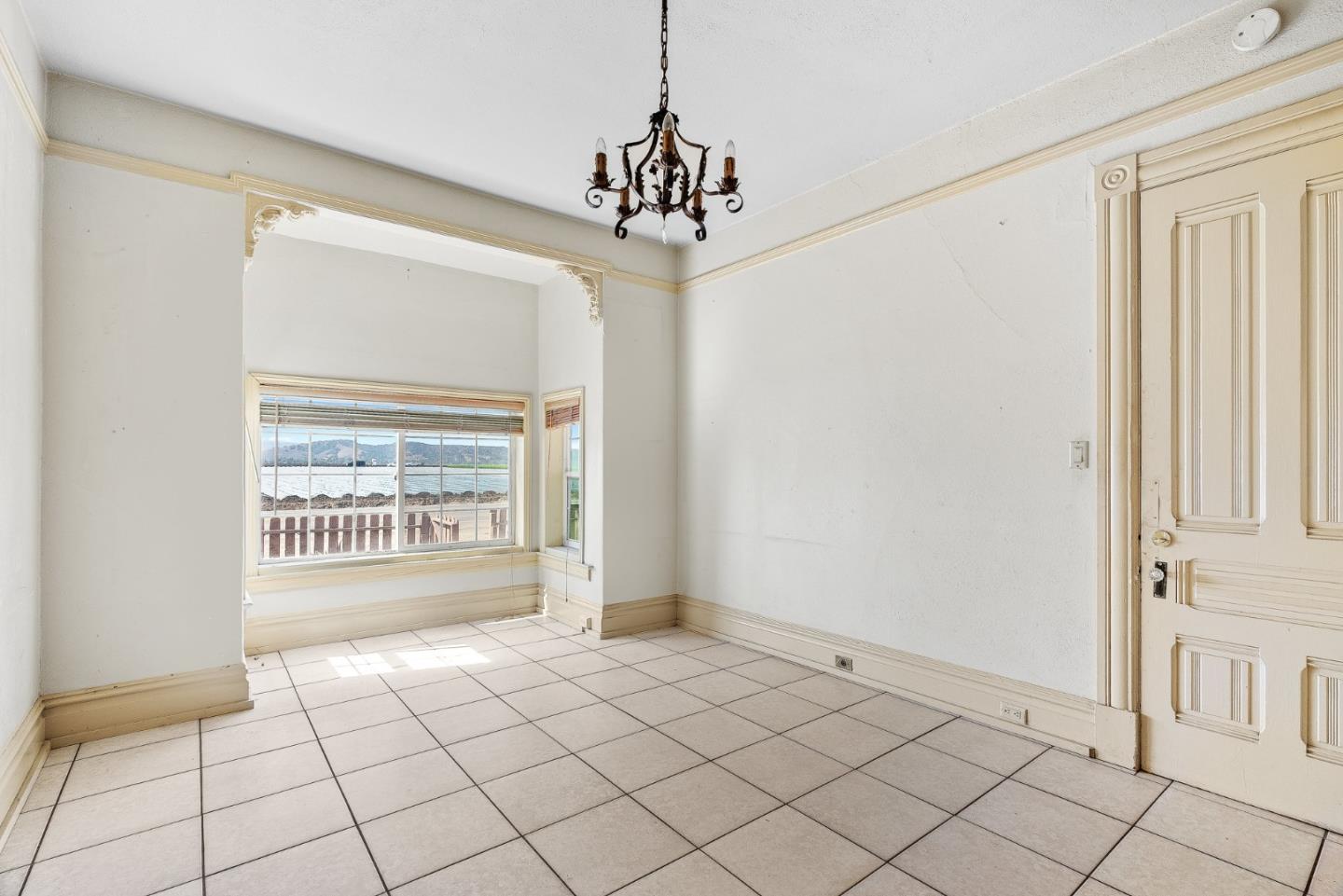 Detail Gallery Image 12 of 49 For 20-22 Hitchcock Rd, Salinas,  CA 93908 - 5 Beds | 3 Baths