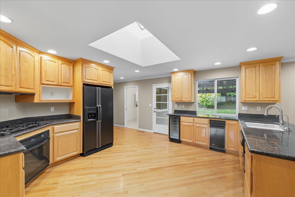 Detail Gallery Image 5 of 30 For 7025 Bret Harte Dr, San Jose,  CA 95120 - 4 Beds | 2 Baths