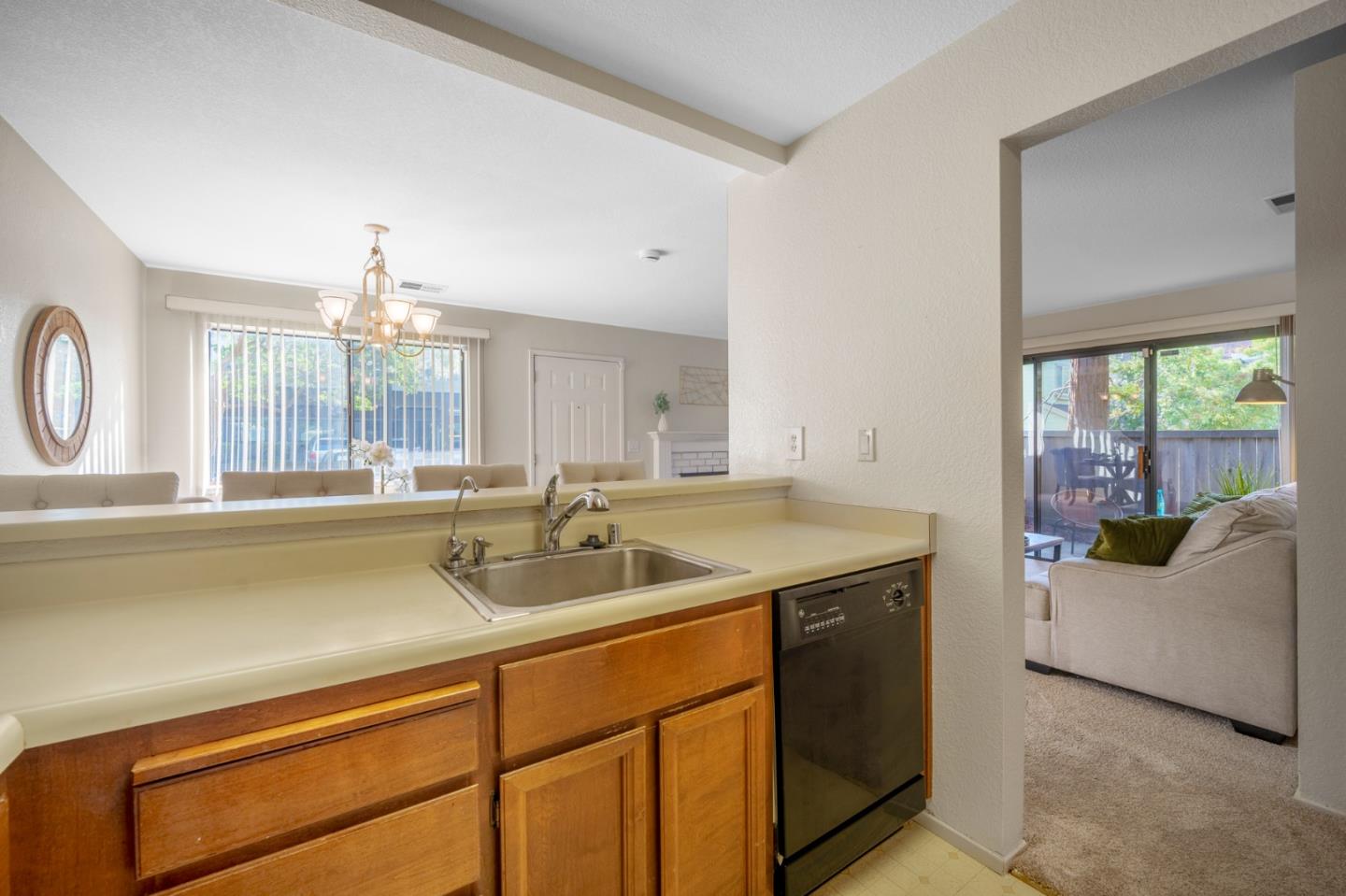 Detail Gallery Image 10 of 26 For 1204 La Terrace Cir, San Jose,  CA 95123 - 2 Beds | 1 Baths