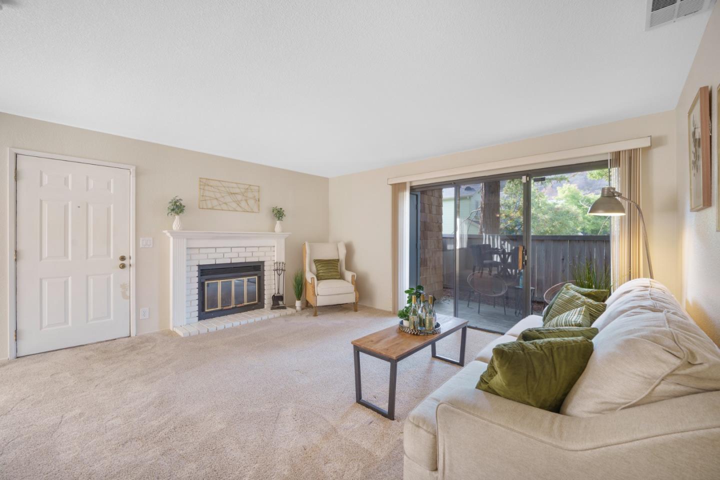 Detail Gallery Image 4 of 26 For 1204 La Terrace Cir, San Jose,  CA 95123 - 2 Beds | 1 Baths