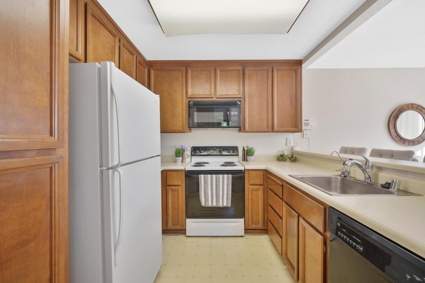 Detail Gallery Image 8 of 26 For 1204 La Terrace Cir, San Jose,  CA 95123 - 2 Beds | 1 Baths