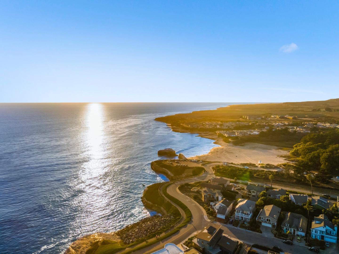 Detail Gallery Image 2 of 55 For 2395 Delaware Ave #88,  Santa Cruz,  CA 95060 - 3 Beds | 2 Baths