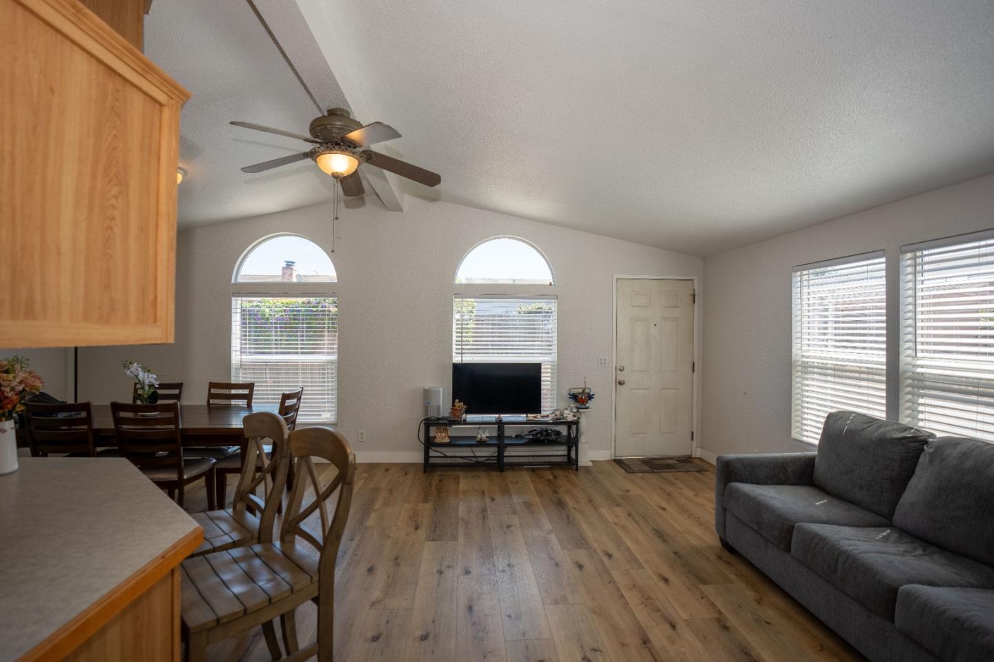 Detail Gallery Image 3 of 18 For 20 Russell Rd #133,  Salinas,  CA 93906 - 3 Beds | 2 Baths