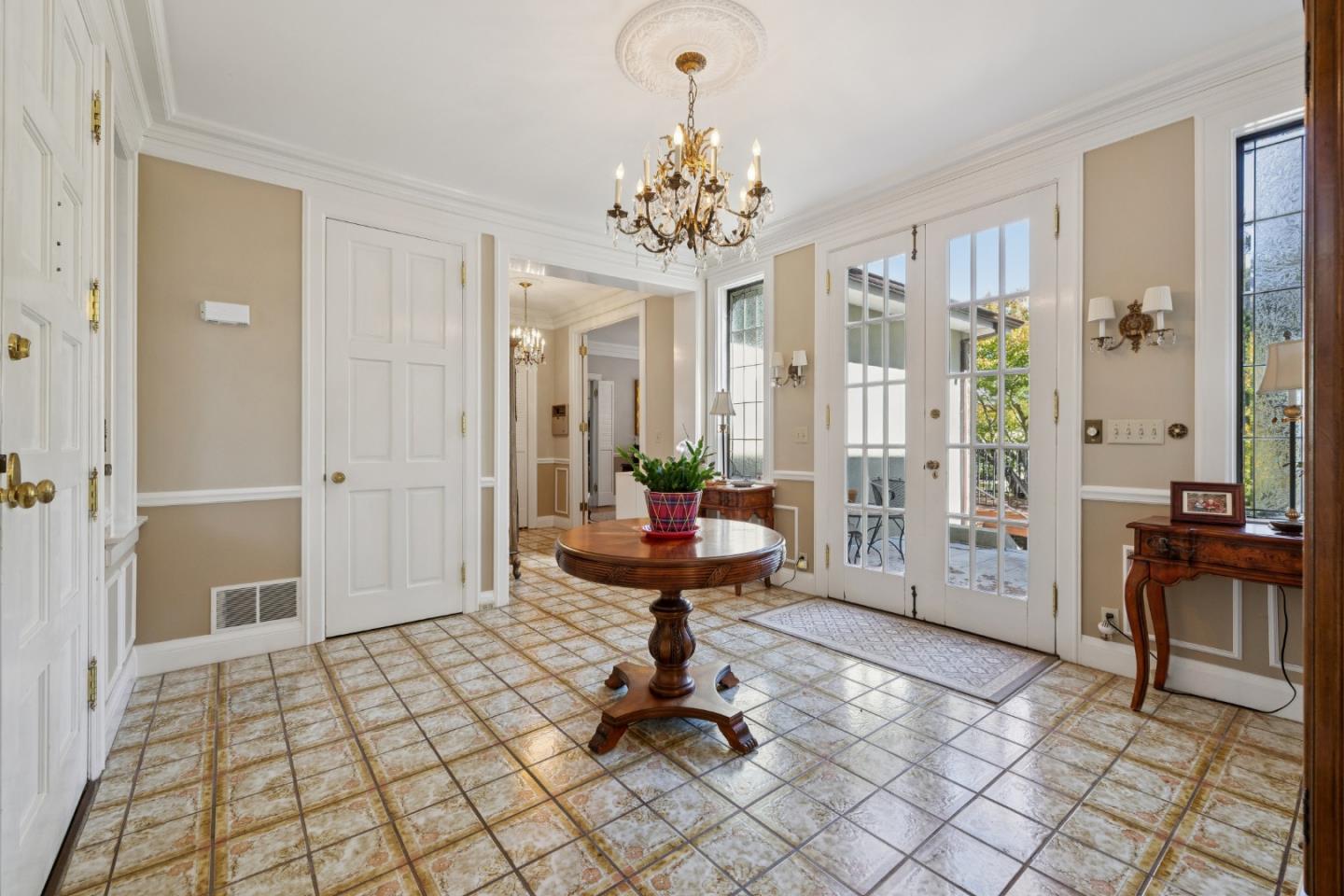 Detail Gallery Image 17 of 58 For 2301 Easton Dr, Burlingame,  CA 94010 - 3 Beds | 4 Baths