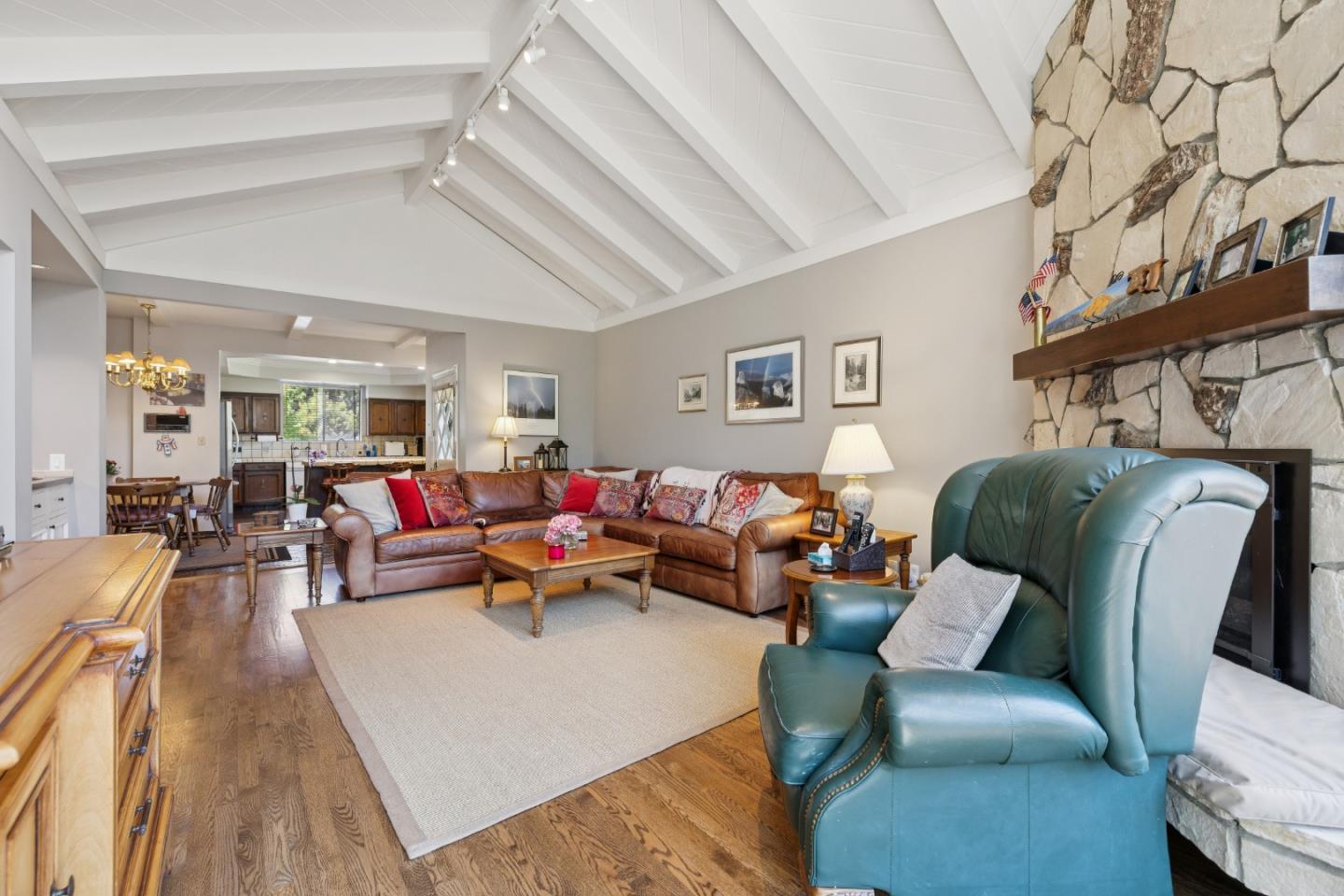 Detail Gallery Image 22 of 58 For 2301 Easton Dr, Burlingame,  CA 94010 - 3 Beds | 4 Baths