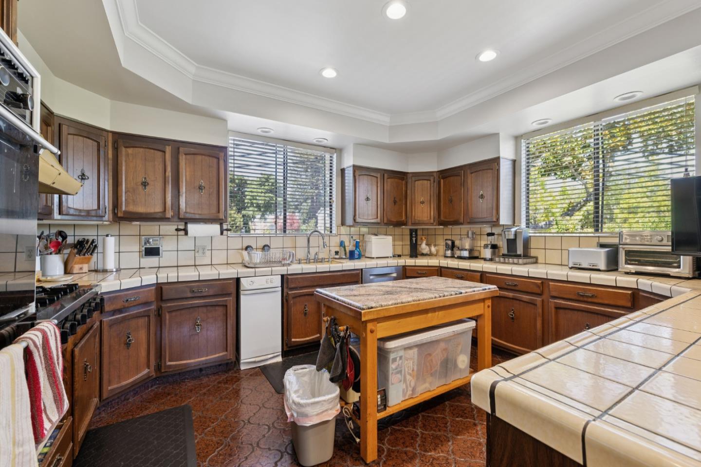 Detail Gallery Image 27 of 58 For 2301 Easton Dr, Burlingame,  CA 94010 - 3 Beds | 4 Baths