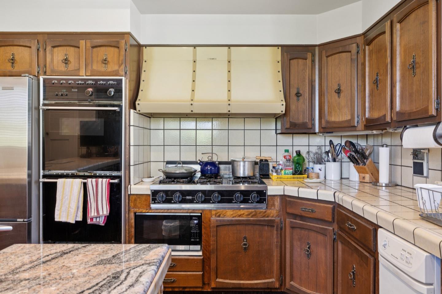 Detail Gallery Image 28 of 58 For 2301 Easton Dr, Burlingame,  CA 94010 - 3 Beds | 4 Baths