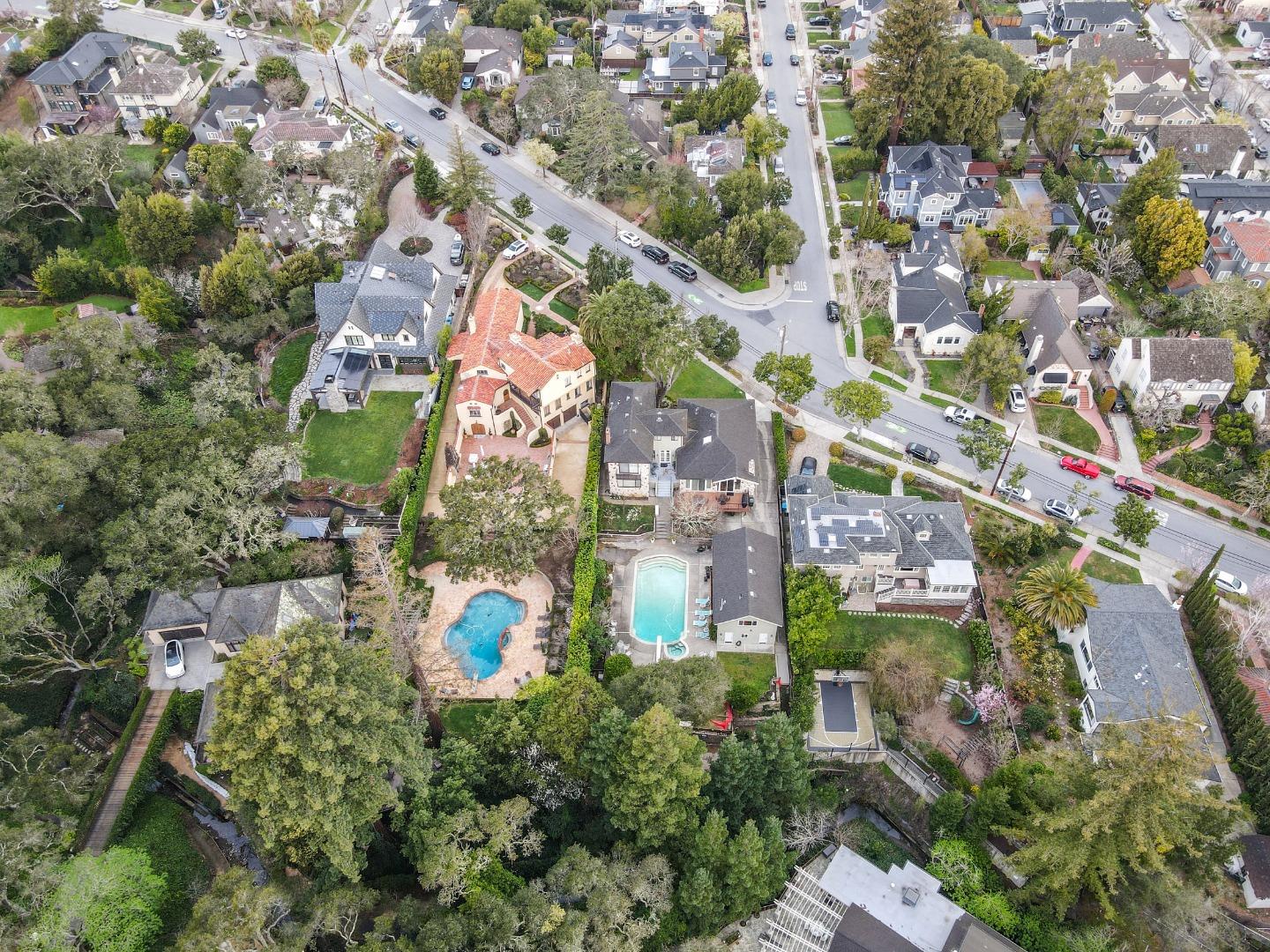 Detail Gallery Image 4 of 58 For 2301 Easton Dr, Burlingame,  CA 94010 - 3 Beds | 4 Baths