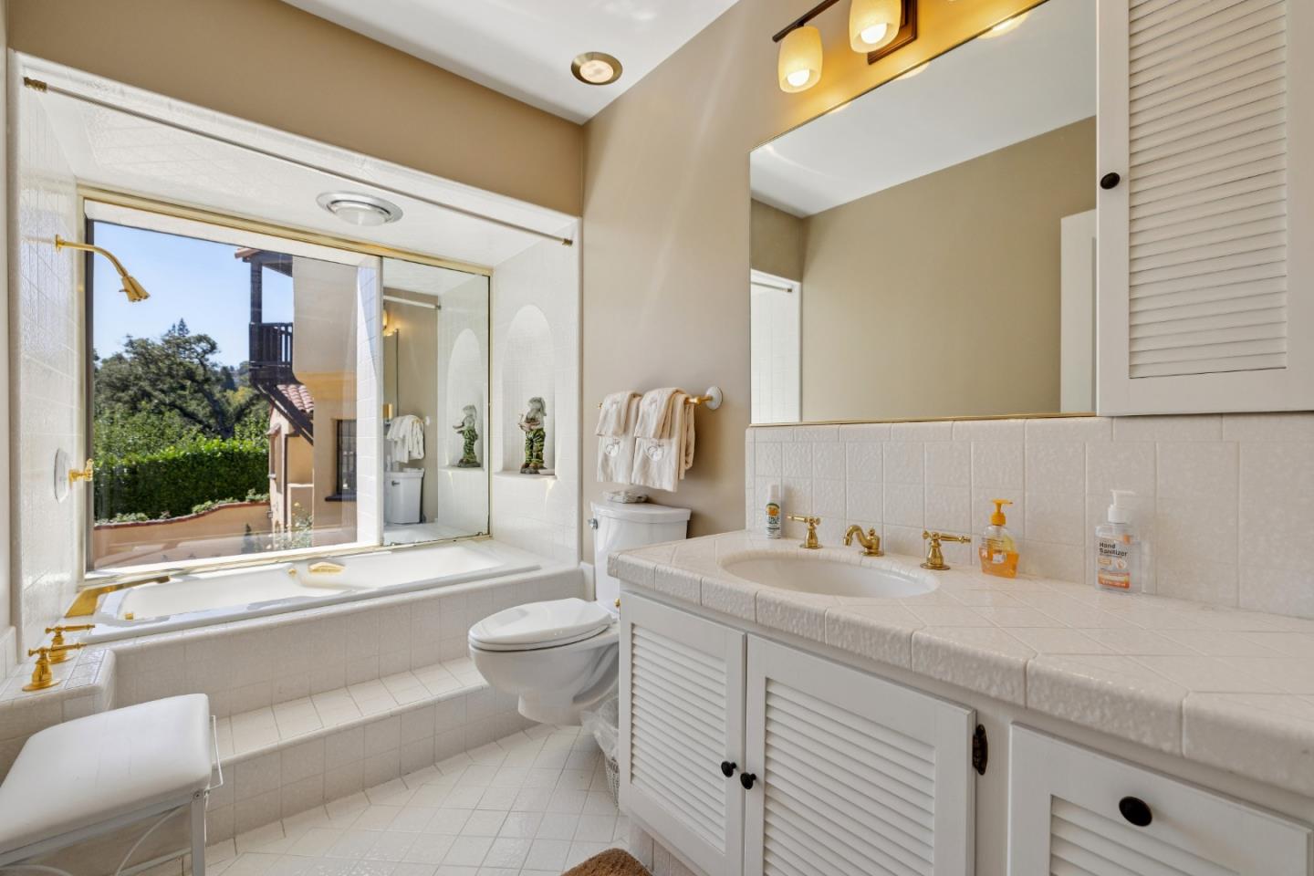 Detail Gallery Image 48 of 58 For 2301 Easton Dr, Burlingame,  CA 94010 - 3 Beds | 4 Baths