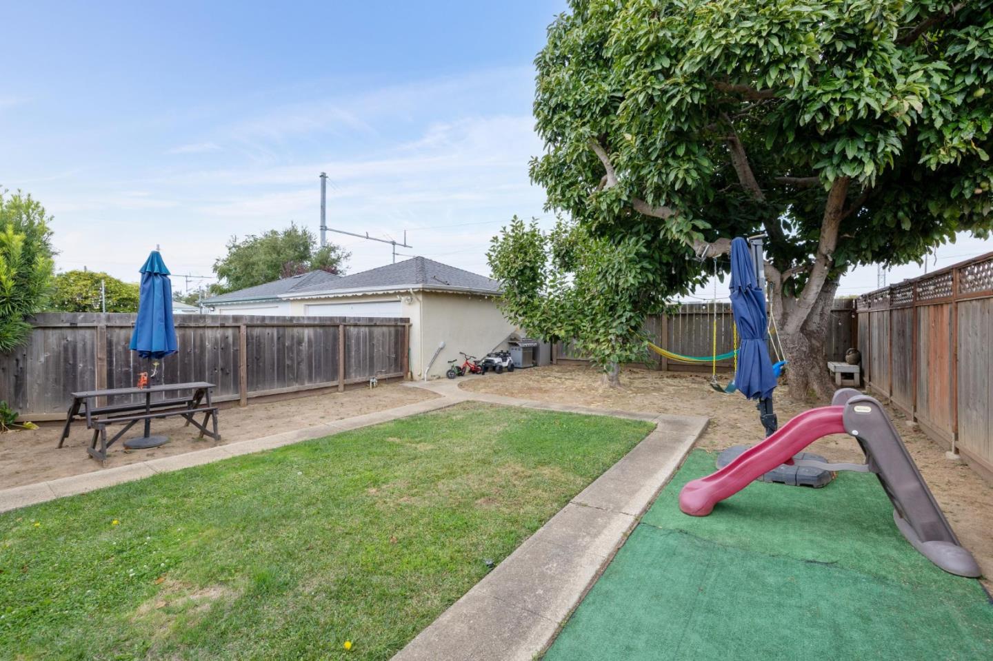 Detail Gallery Image 10 of 13 For 933 S B St, San Mateo,  CA 94401 - 4 Beds | 2 Baths