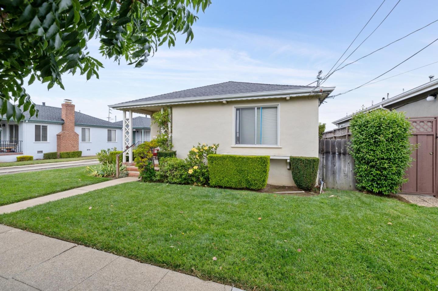 Detail Gallery Image 4 of 13 For 933 S B St, San Mateo,  CA 94401 - 4 Beds | 2 Baths