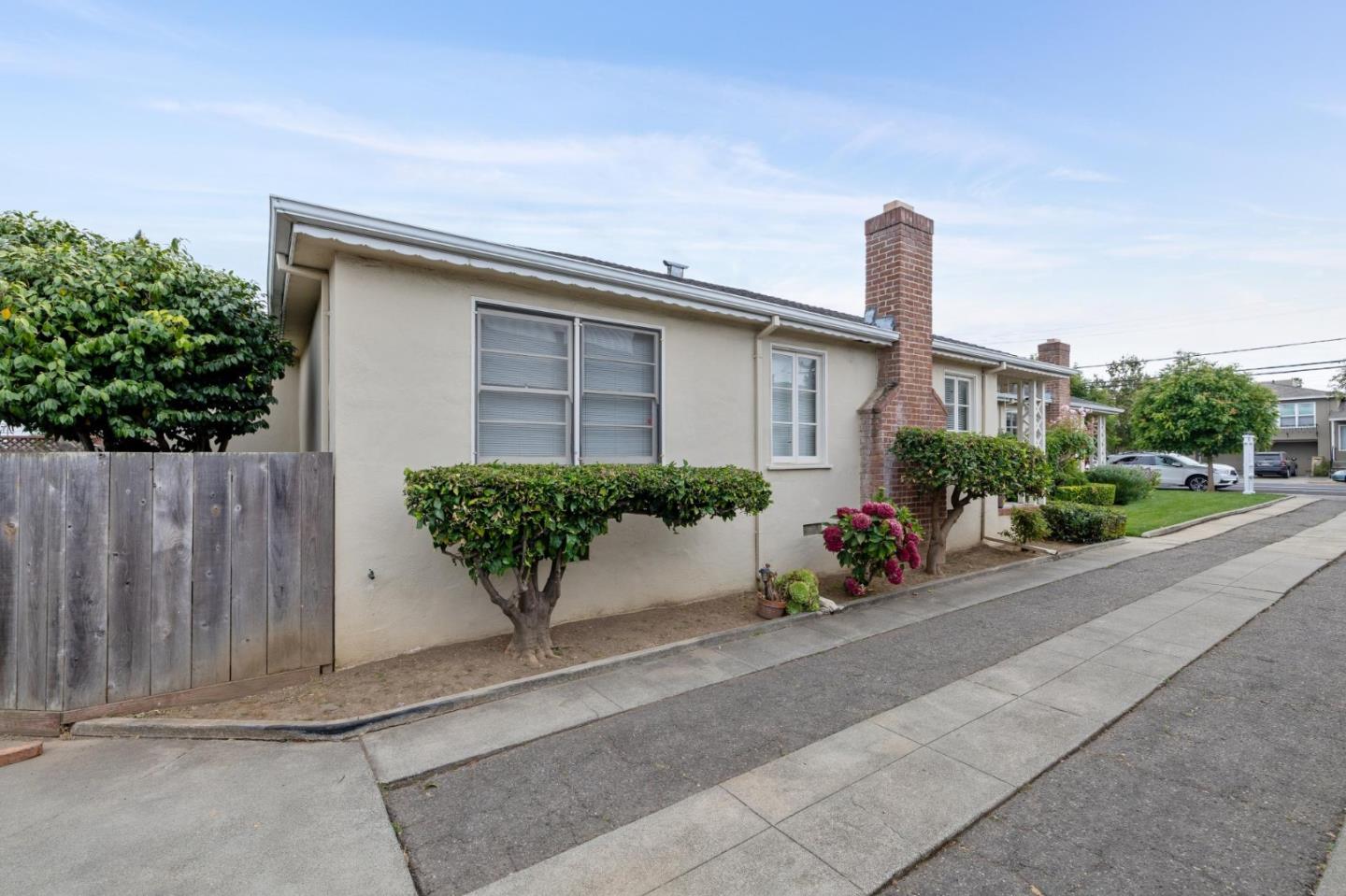 Detail Gallery Image 8 of 13 For 933 S B St, San Mateo,  CA 94401 - 4 Beds | 2 Baths