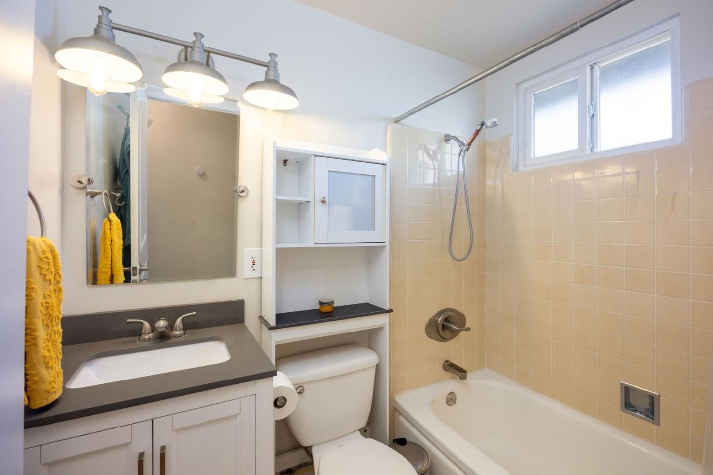 Detail Gallery Image 31 of 43 For 544 Grove St, Half Moon Bay,  CA 94019 - 4 Beds | 3 Baths