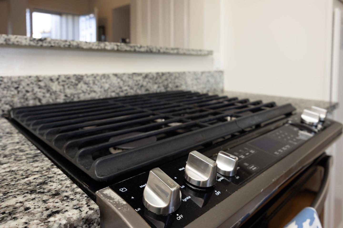 Detail Gallery Image 8 of 43 For 544 Grove St, Half Moon Bay,  CA 94019 - 4 Beds | 3 Baths