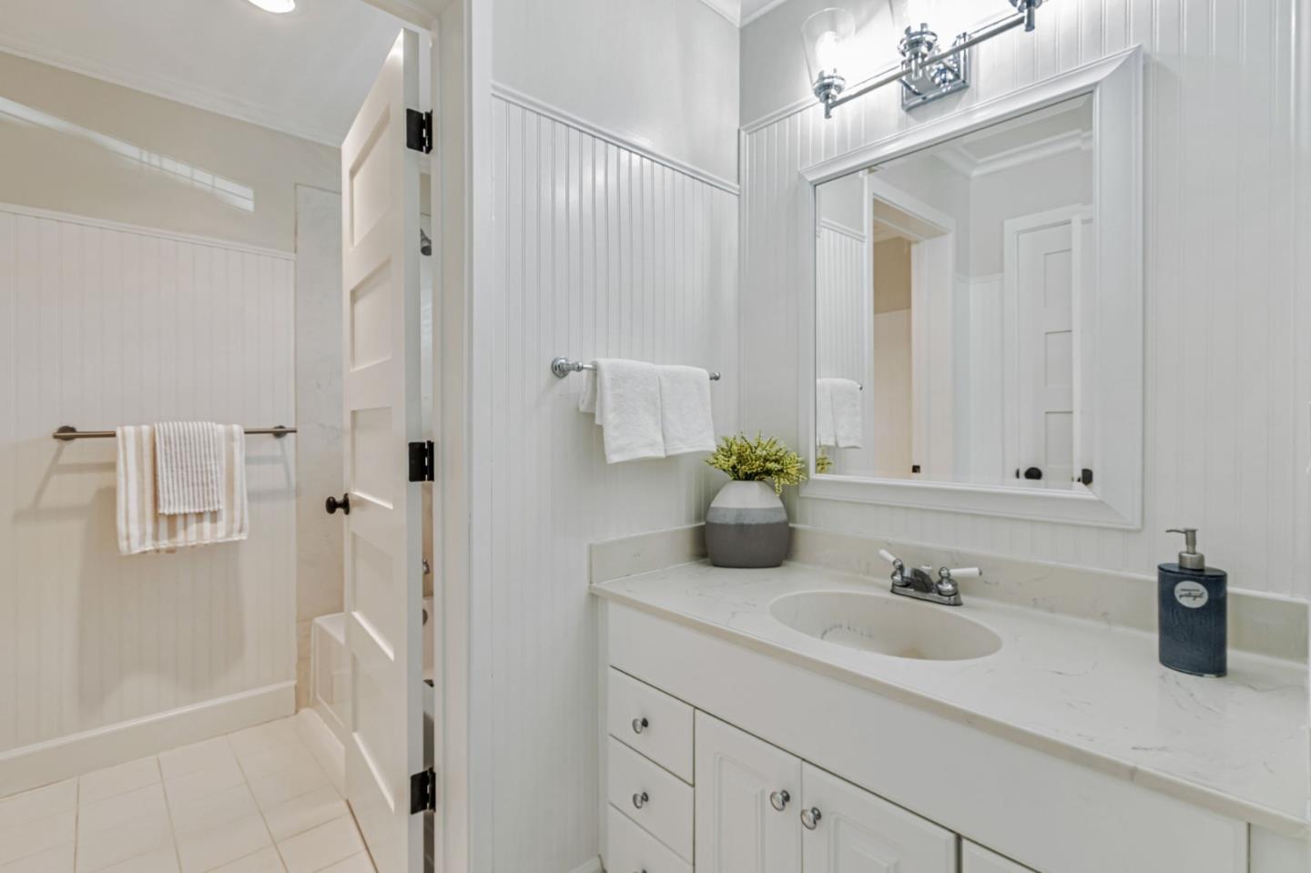 Detail Gallery Image 10 of 19 For 1935 Mount Vernon Ct #1,  Mountain View,  CA 94040 - 2 Beds | 2 Baths