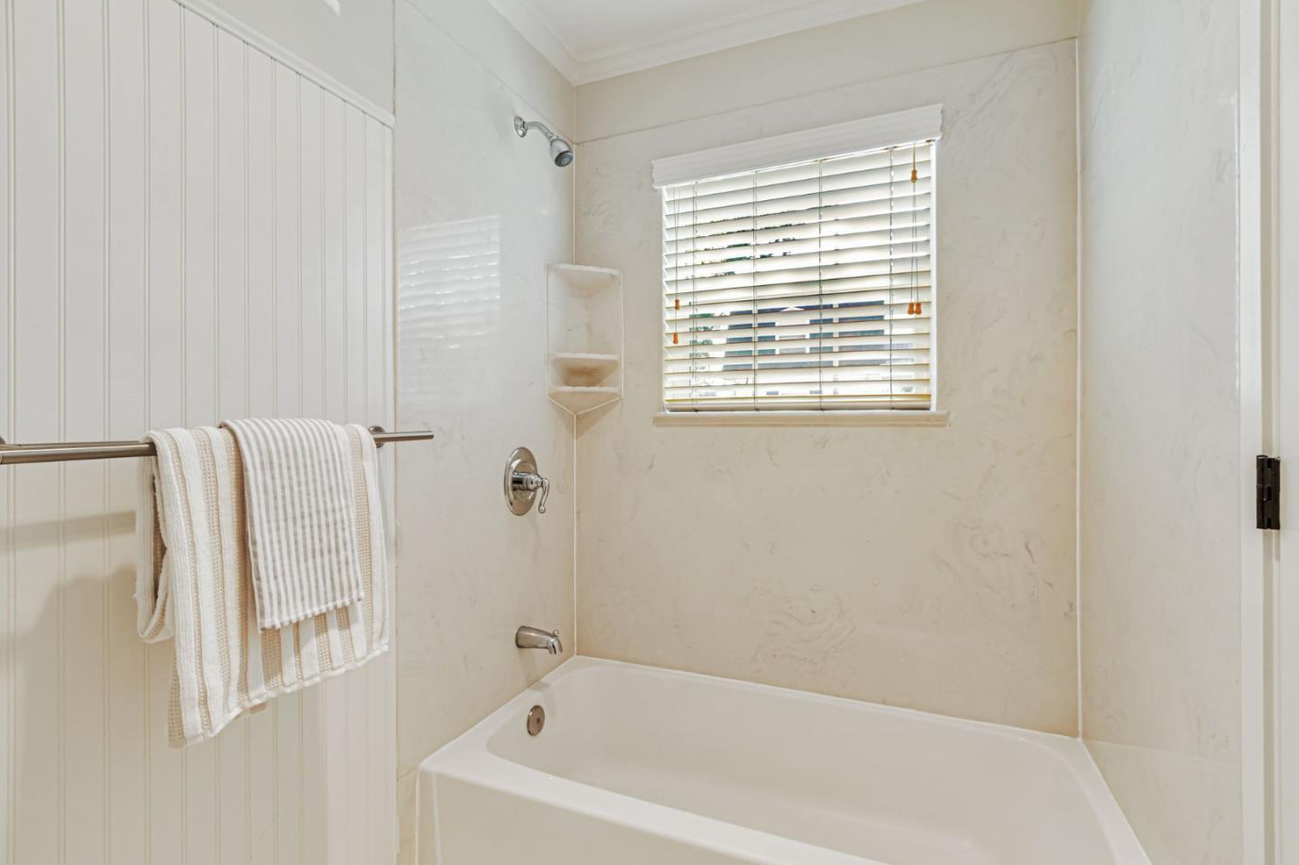 Detail Gallery Image 11 of 19 For 1935 Mount Vernon Ct #1,  Mountain View,  CA 94040 - 2 Beds | 2 Baths