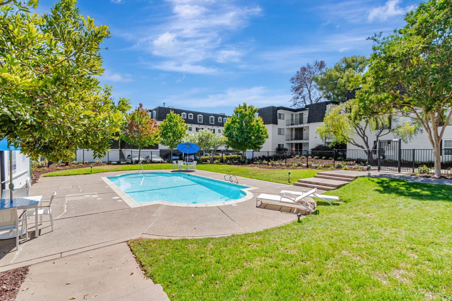 Detail Gallery Image 17 of 19 For 1935 Mount Vernon Ct #1,  Mountain View,  CA 94040 - 2 Beds | 2 Baths