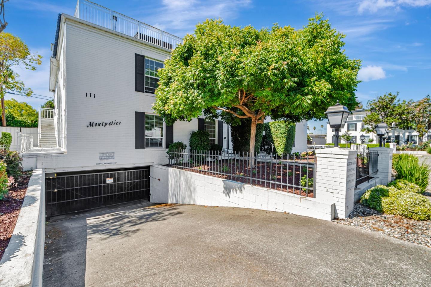 Detail Gallery Image 2 of 19 For 1935 Mount Vernon Ct #1,  Mountain View,  CA 94040 - 2 Beds | 2 Baths