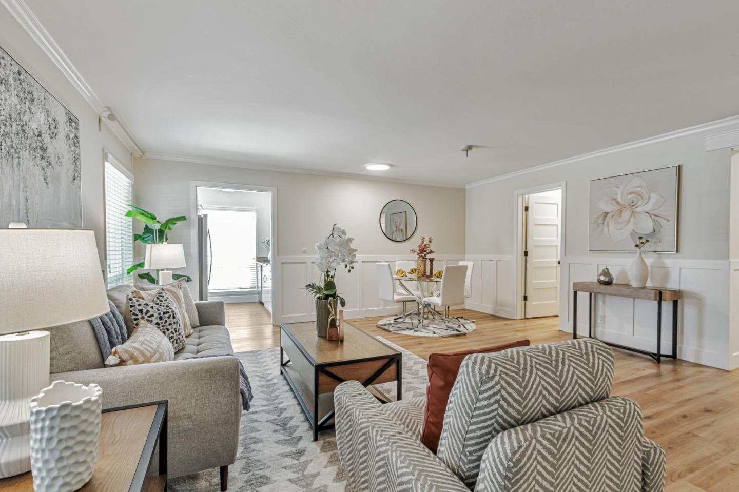 Detail Gallery Image 4 of 19 For 1935 Mount Vernon Ct #1,  Mountain View,  CA 94040 - 2 Beds | 2 Baths