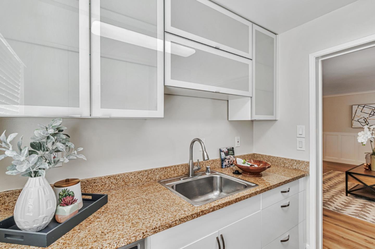 Detail Gallery Image 7 of 19 For 1935 Mount Vernon Ct #1,  Mountain View,  CA 94040 - 2 Beds | 2 Baths