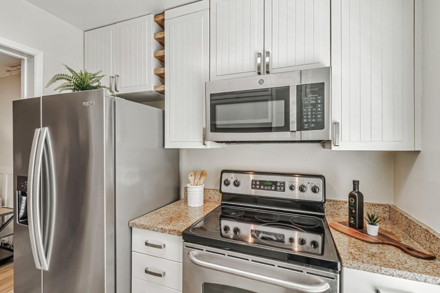 Detail Gallery Image 8 of 19 For 1935 Mount Vernon Ct #1,  Mountain View,  CA 94040 - 2 Beds | 2 Baths