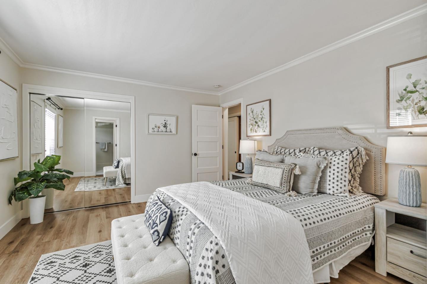 Detail Gallery Image 9 of 19 For 1935 Mount Vernon Ct #1,  Mountain View,  CA 94040 - 2 Beds | 2 Baths