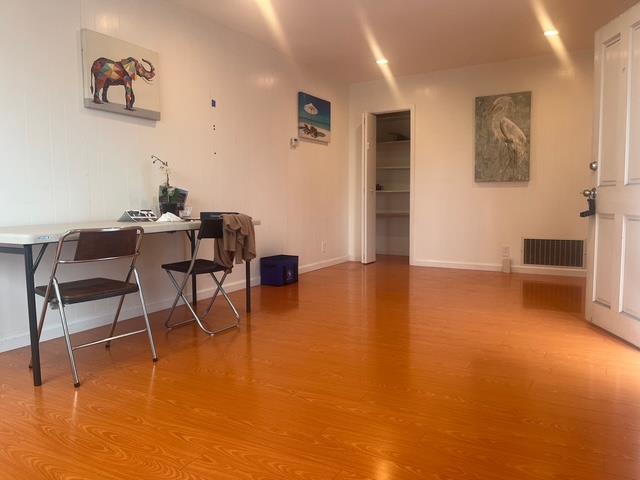 Detail Gallery Image 3 of 20 For 258 Flood Ave, San Francisco,  CA 94112 - 1 Beds | 1 Baths