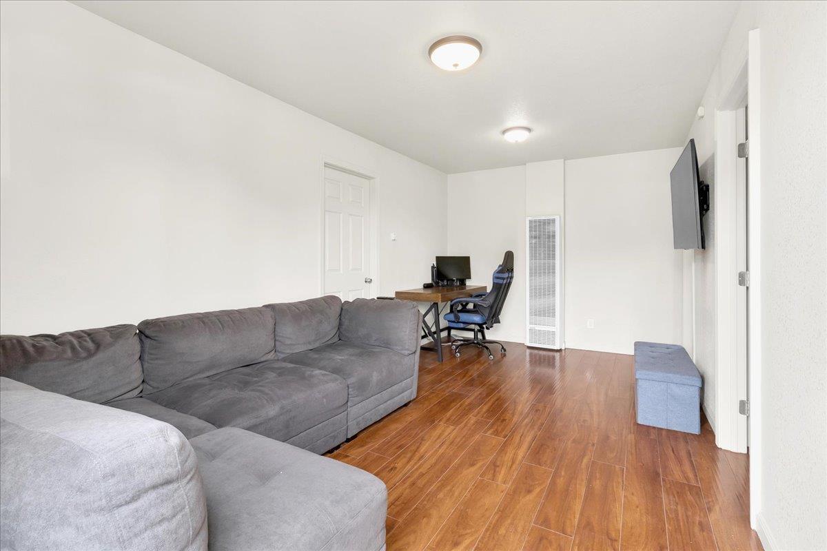 Detail Gallery Image 3 of 20 For 23 Capitol St, Salinas,  CA 93901 - 3 Beds | 1 Baths