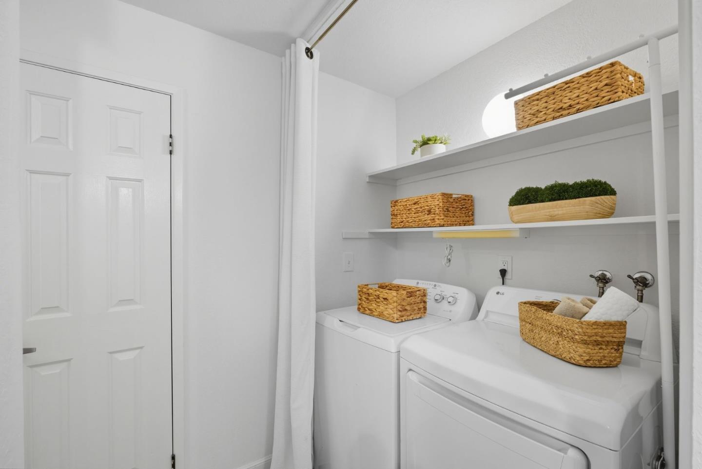 Detail Gallery Image 20 of 30 For 2000 Rock St #7,  Mountain View,  CA 94043 - 2 Beds | 1 Baths