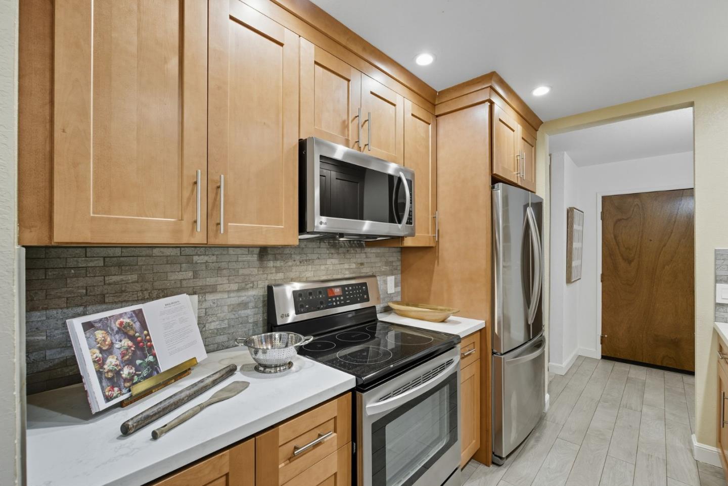 Detail Gallery Image 9 of 30 For 2000 Rock St #7,  Mountain View,  CA 94043 - 2 Beds | 1 Baths